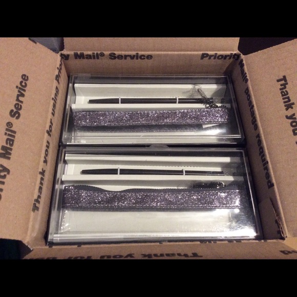 **FASHIONABLE GIFTS** Pineapple Top Pen Sets! - Picture 6 of 6